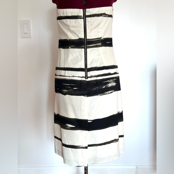 The Limited Black and White Strapless Body Con Dress with Zipper Detail - Picture 4 of 11
